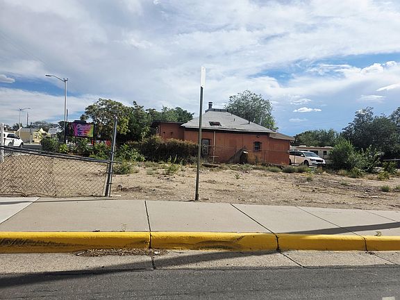 4th image of 903 Broadway Blvd SE