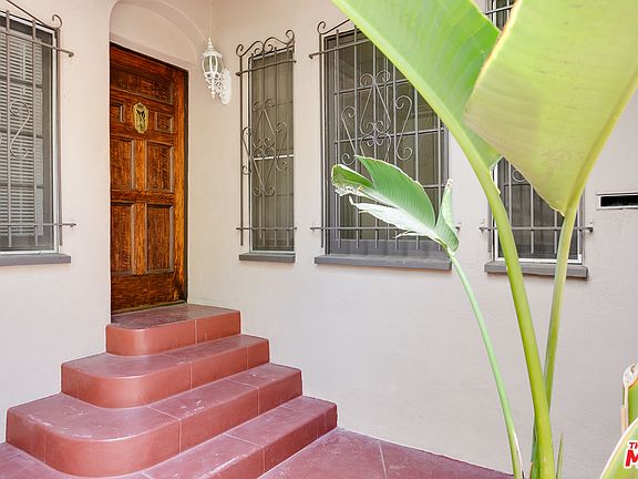 3rd image of 1225 S Crescent Heights Blvd