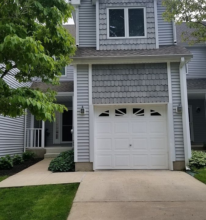 1st image of 202 W Longspur Dr