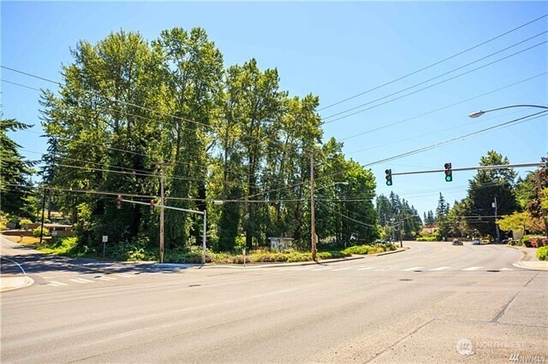 4th image of 23601 Edmonds Way