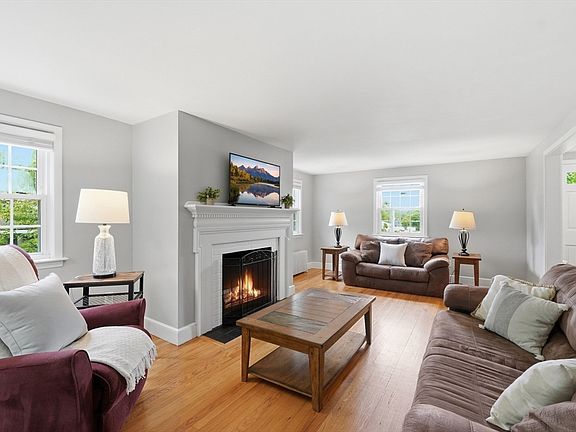 5th image of 64 Fales St