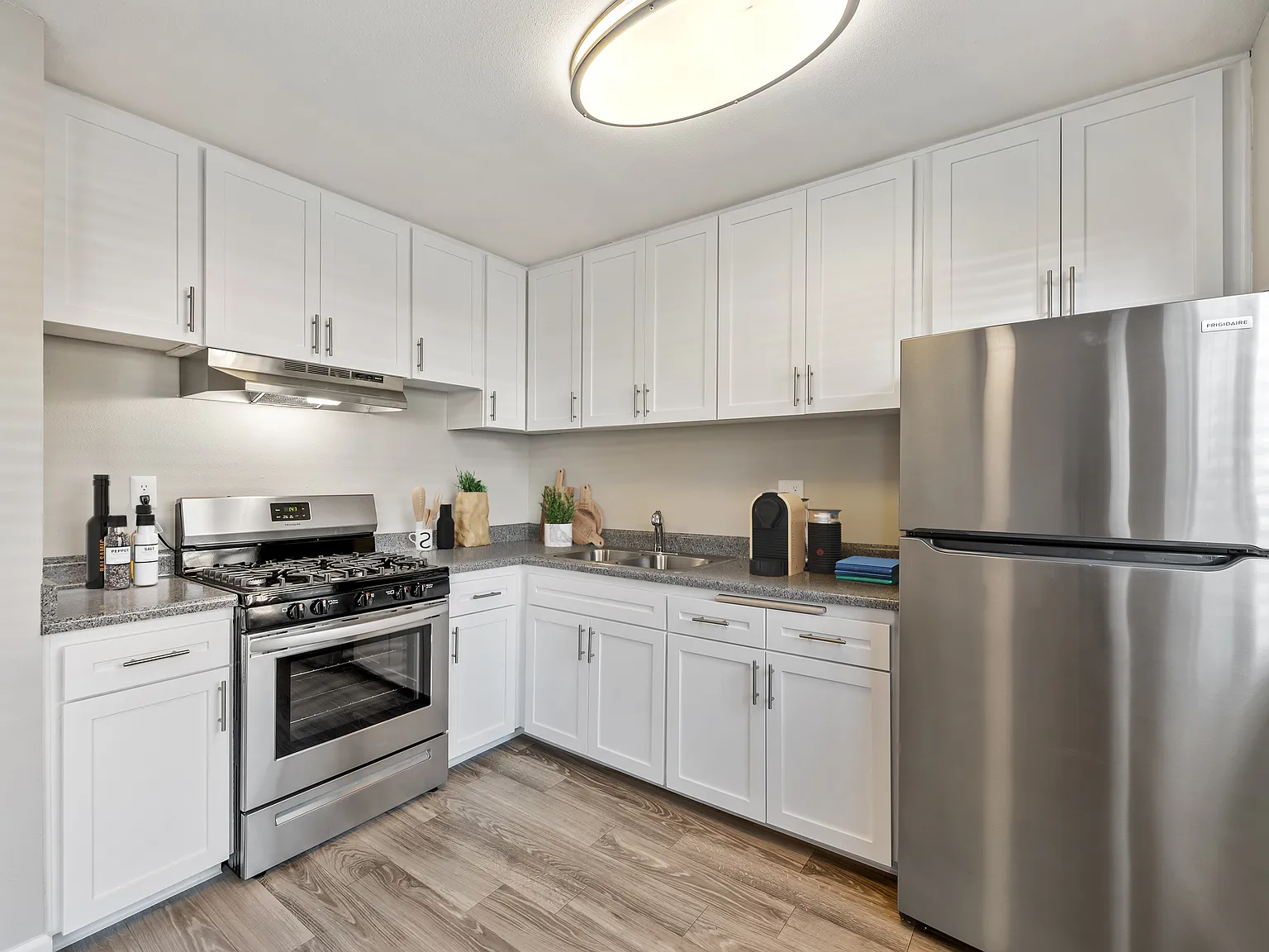 Studio, 400 sqft, $1,531 — Photo 4