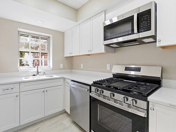 4th image of 116 Lake Shore Rd APT 4