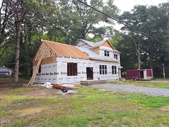3rd image of 224 W Holly Springs Rd