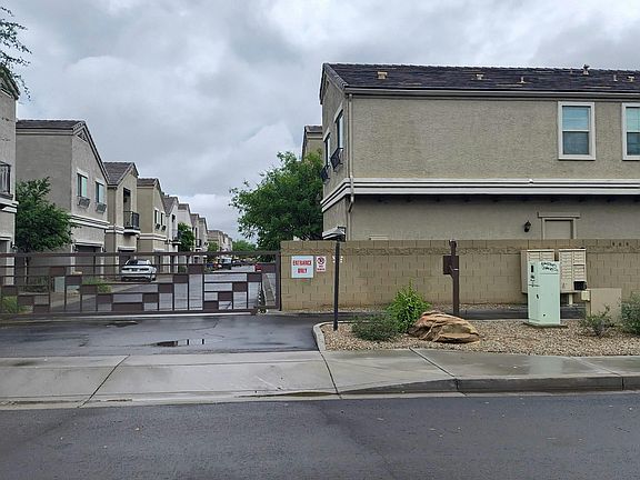 2nd image of 3034 N 33rd Pl