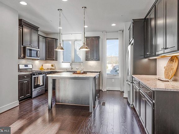 3rd image of 1924 Chapman Ave #10