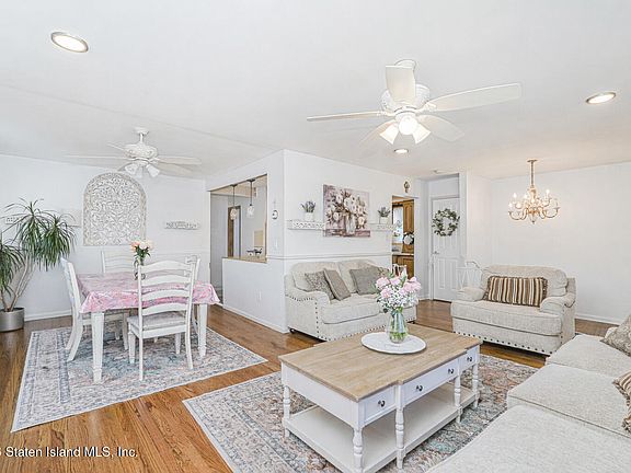 3rd image of 470 Beach Rd