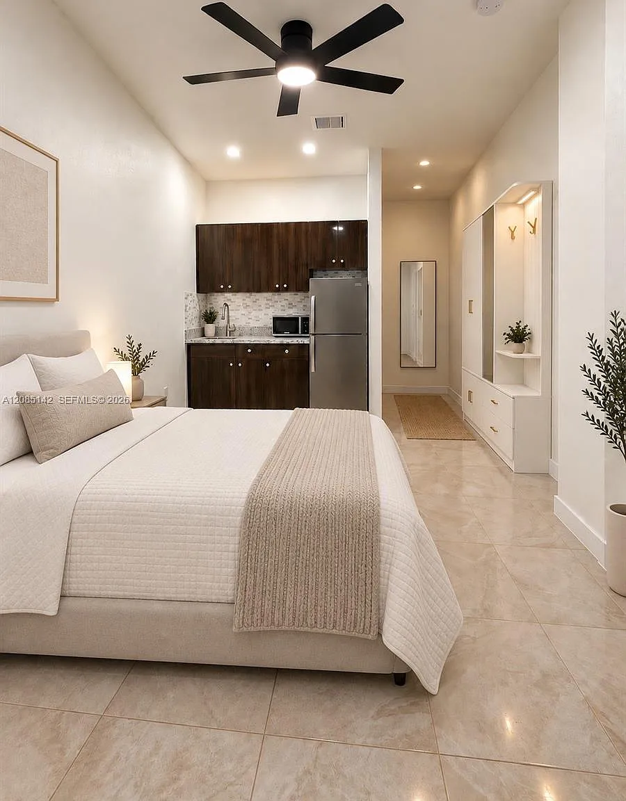 Tropical Breeze Townhouse — Photo 1