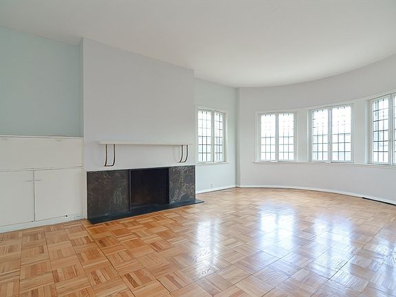 3rd image of 923 Beacon St APT 2