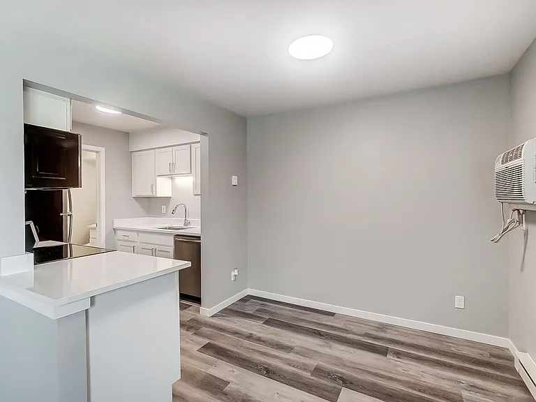 Chardon Place Apartments and Townhomes — Photo 18