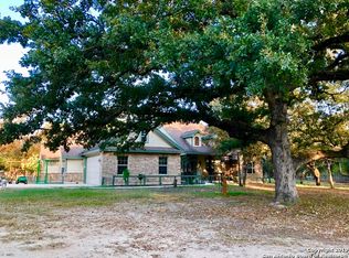 223 Encino Dr, Floresville, TX 78114