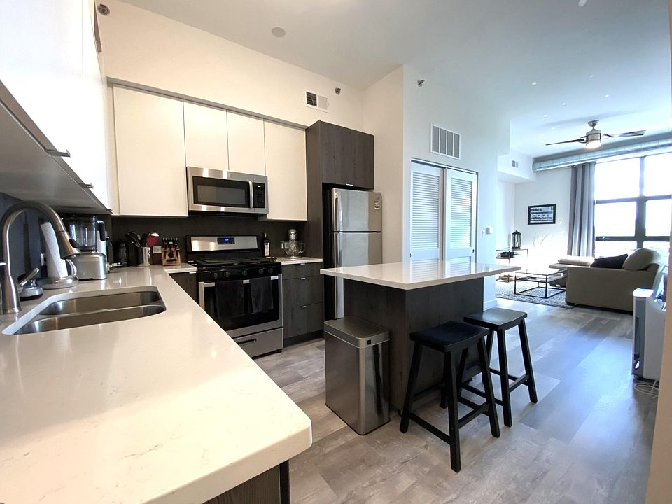 1st image of 4803 N Leavitt St #14
