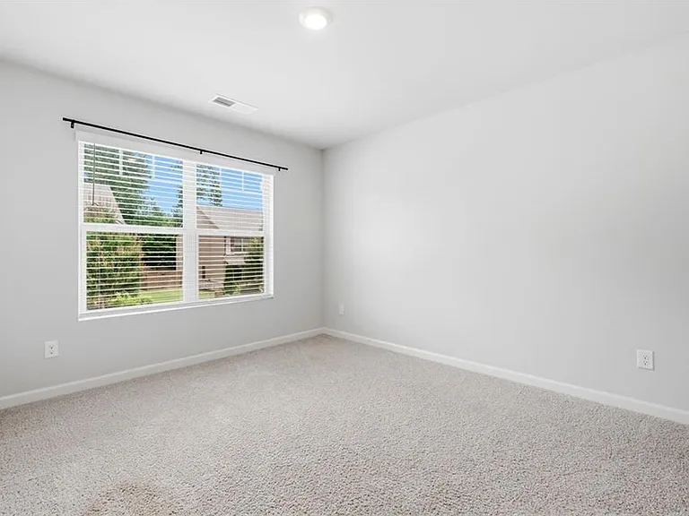 3132 Hawthorn Farm Blvd — Photo 38