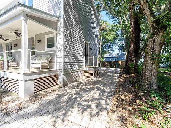 3rd image of 86 De Haven St