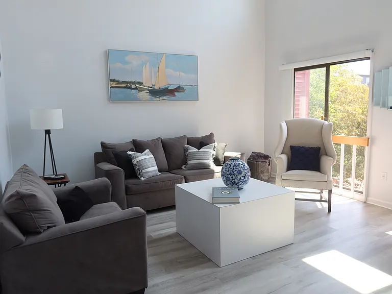 305 Swans Wharf Row — Photo 3