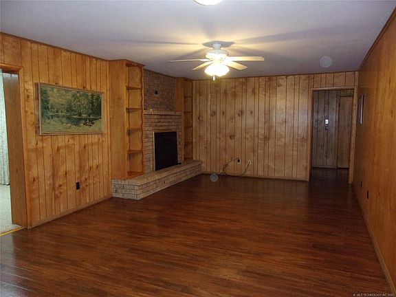 4th image of 406 NE 9th St