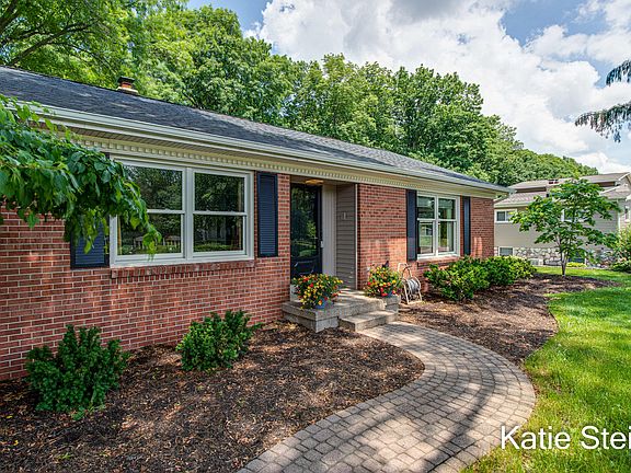 2nd image of 4689 Braeburn Dr SE