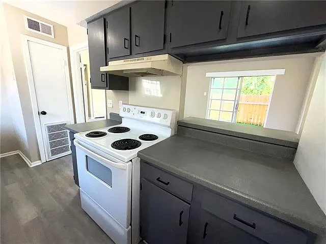 3252 Kabel Dr — Photo 5