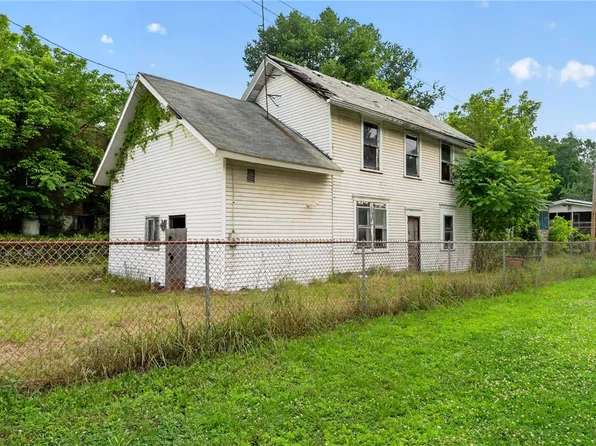 5 Short St, Smock, PA 15480