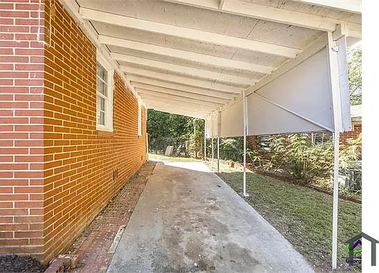 1170 N Beddingfield Dr — Photo 2