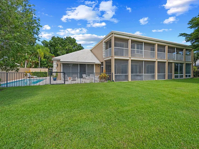 11875 Pebblewood Dr #201 — Photo 36