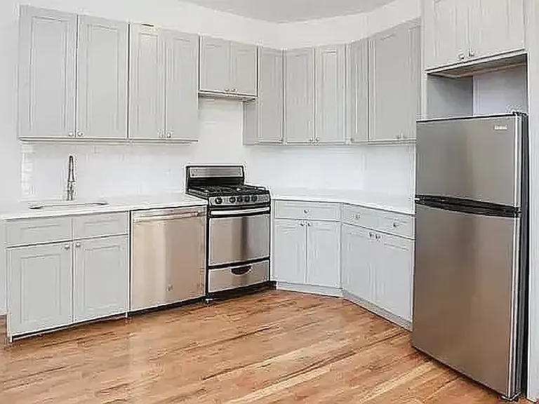 215 33rd St #23 — Photo 12