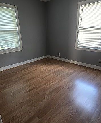 3rd image of 612 W Cottom Ave