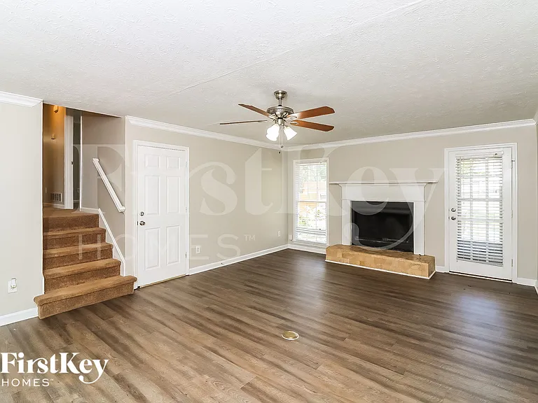 1948 Winding Creek Ln SW — Photo 3