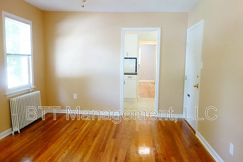 3 bed, 1.5 bath, 1100 sqft, $2,350 — Photo 3