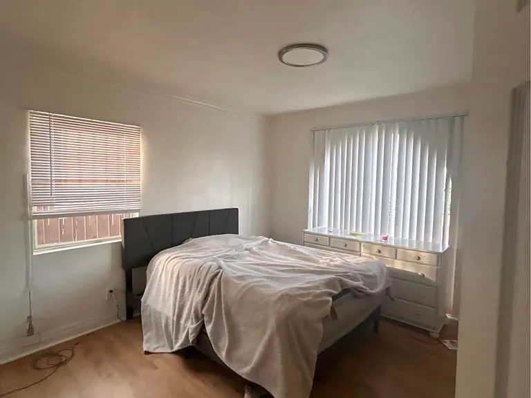 W 88th Pl — Photo 1
