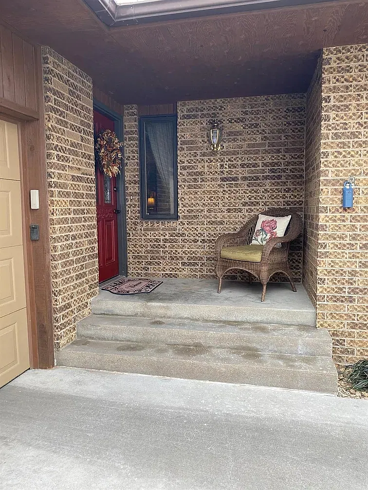 4 bed, 1337 sqft, $2,600 — Photo 3
