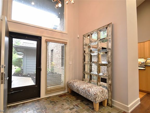 3rd image of 9 Stratford Ct