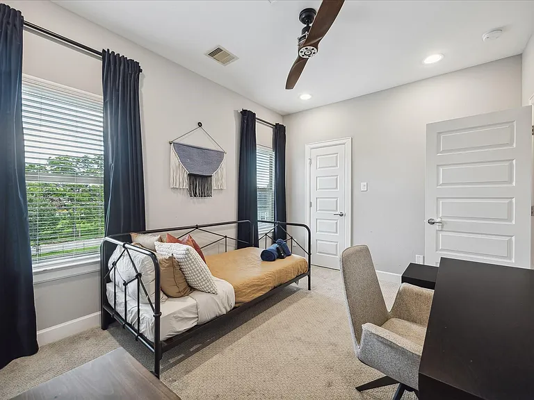 1412 Cleburne St — Photo 26