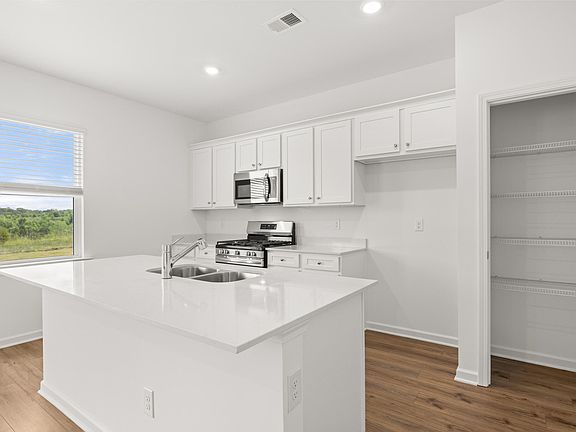 5th image of 5070 Skyline Way NE