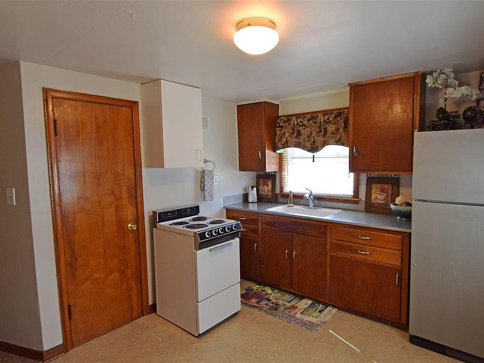 b Ave Duplex Apartments Reedsburg, WI Zillow
