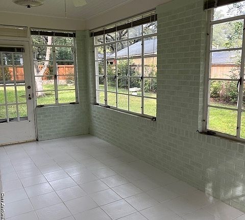 4th image of 211 Tuxedo Ave