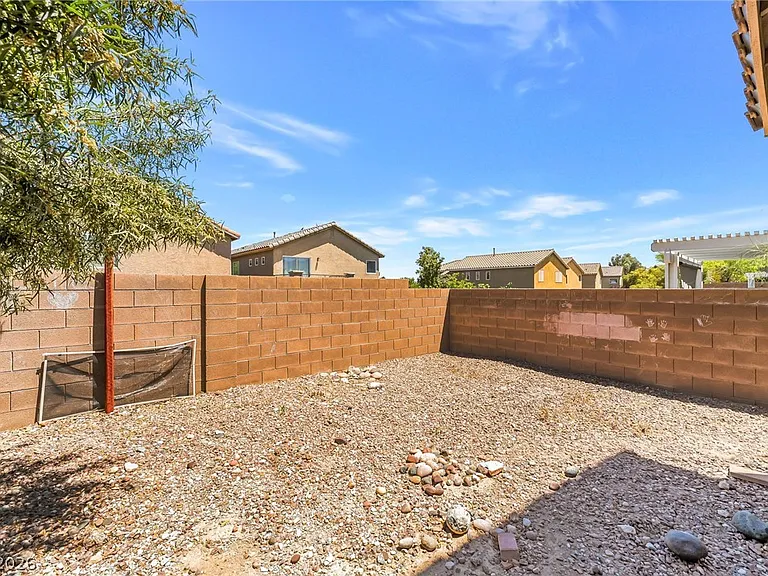 8104 Caspian Moon Dr — Photo 34