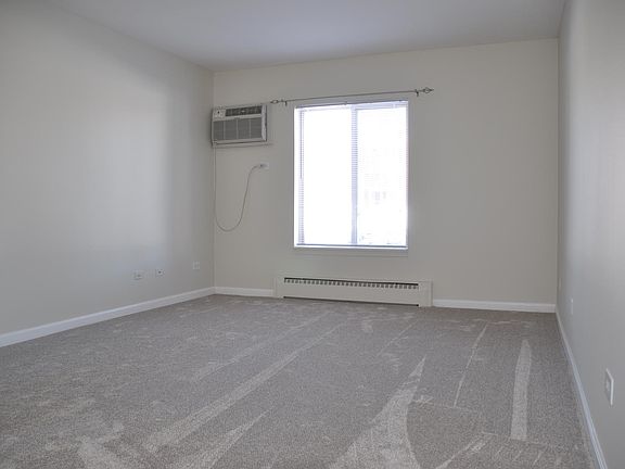 4th image of 2406 N Kennicott Dr