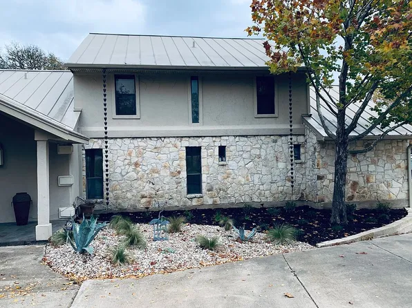 201 Cross Bow, Horseshoe Bay, TX 78657
