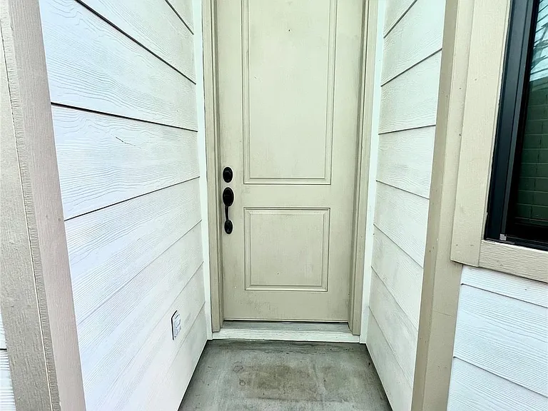 1818 Edwards St — Photo 2