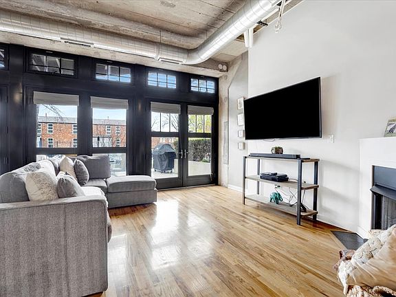 4th image of 1033 W 14th Pl Unit 136