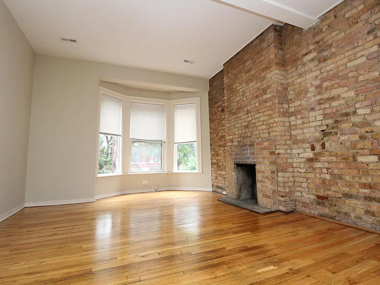 2302 N Clark St #2W — Photo 2