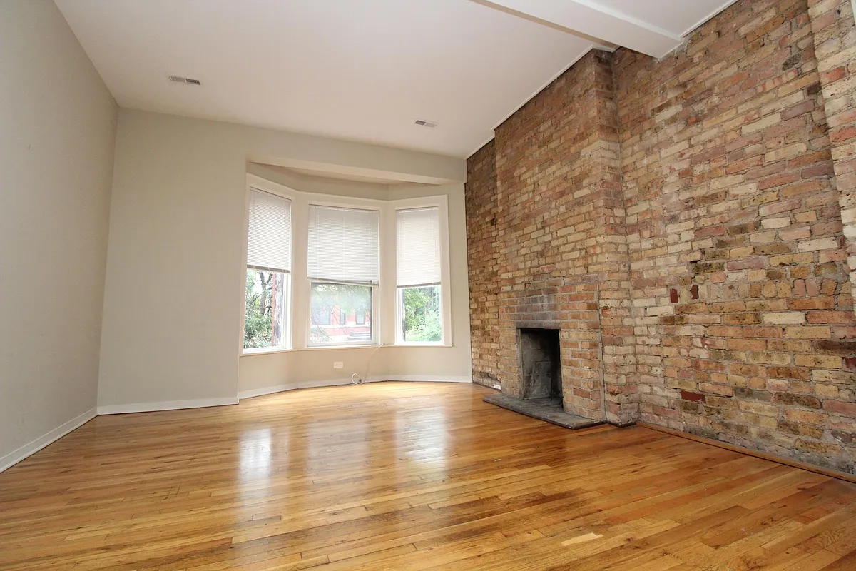 Building Photo - 2302 N Clark St #2W
