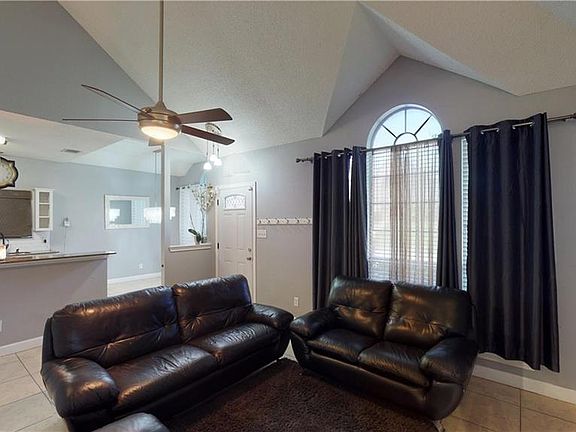 3rd image of 1325 Creekview Dr