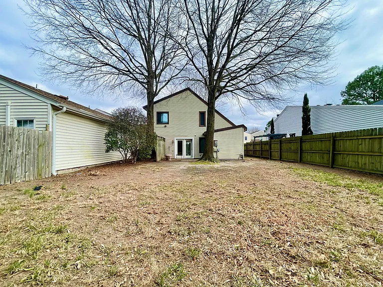 1723 Rueger St — Photo 38