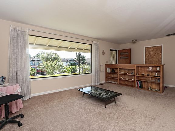 4th image of 1037 Woodbine Way