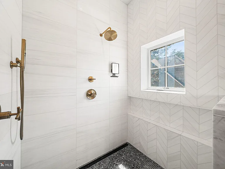 1711 N Inglewood St — Photo 28