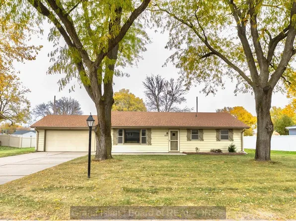 1604 Grand Ave, Grand Island, NE 68801