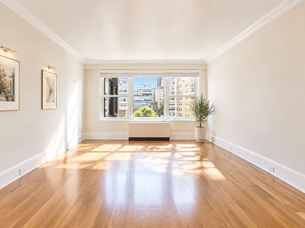 166 E 61st St APT 9E, New York, NY 10065