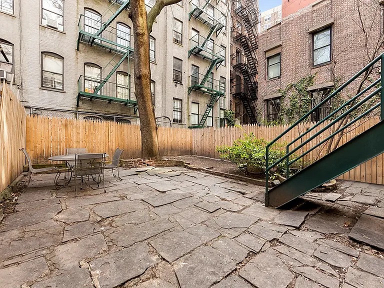 218 E 5th St #GARDEN — Photo 5